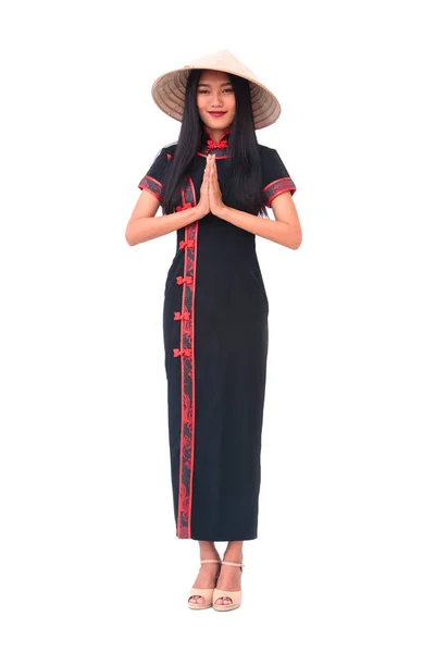 ベトナムの伝統的な挨拶で、帽子のアジアの長い髪の女性 — ストック写真