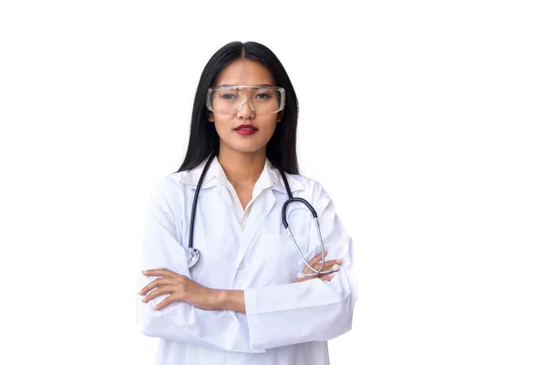 Médico usando óculos de proteção de pé com os braços cruzados, ca — Fotografia de Stock