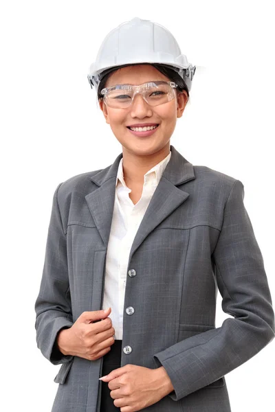 Mujer ingeniera con casco blanco de pie sobre blanco — Foto de Stock