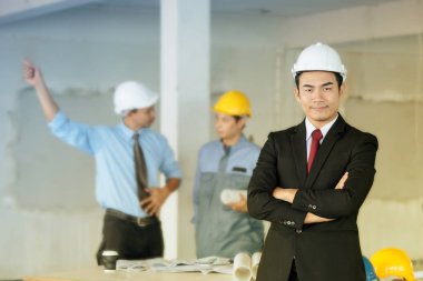 Beyaz kask (mühendis, beyaz, archite giyen erkek mimar