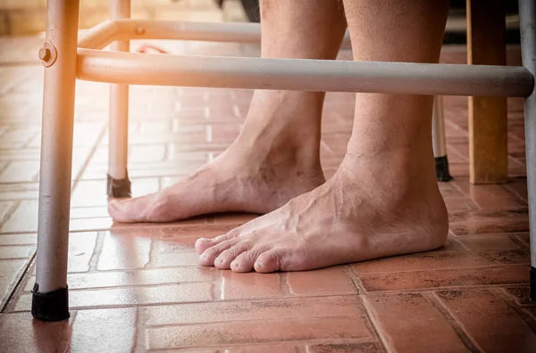 Idős ember láb, Walker, walker vezető férfi — Stock Fotó