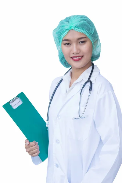 Porträt einer jungen asiatischen Chirurgin auf weißem Grund — Stockfoto