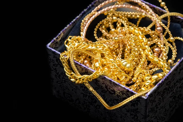 Grupo de muitos colares de ouro design — Fotografia de Stock