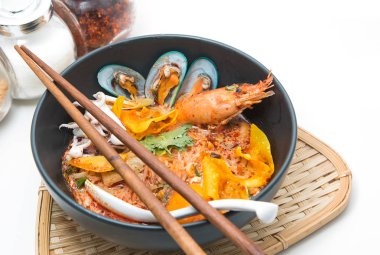 Tom Yum Kung şehriye, popüler Tay mutfağı yemek.