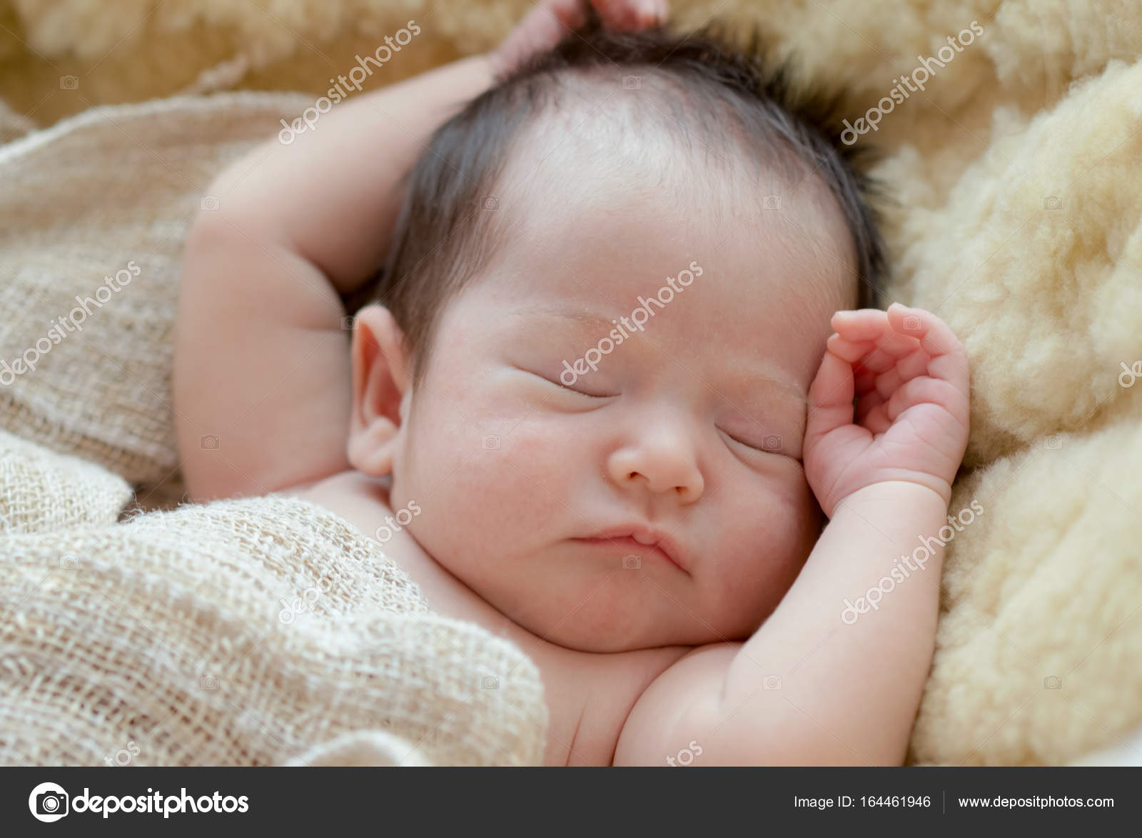 Newborn baby girl is sleeping on fur blanket — Stock Photo