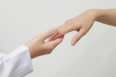 Eller yardım, el ele ilişki