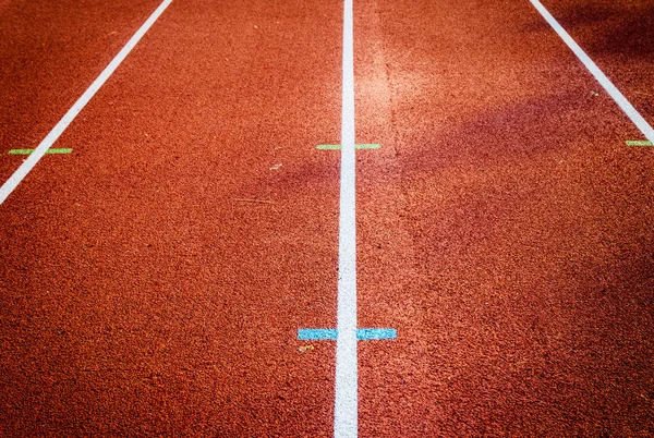 Спортсмен трек або бігові доріжки з пер — стокове фото