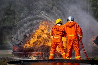 Ateş etmeye, yangın söndürme itfaiye yüksek basınçlı su püskürtme 