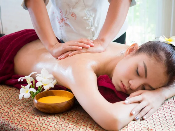 Woman having spa body massage treatment in the spa salon,Massage — Stock Photo, Image