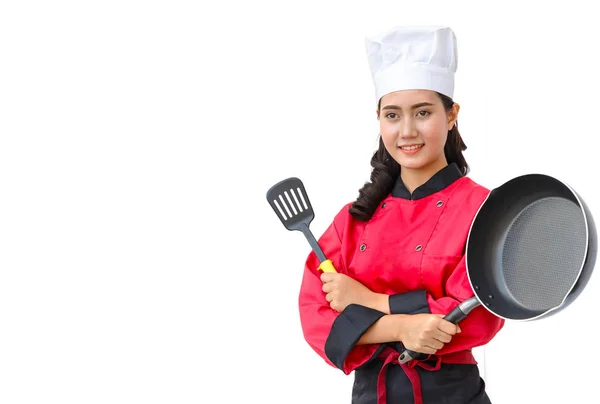 Sorrindo chef mulher em uniforme vermelho segurando utensílios de cozinha — Fotografia de Stock