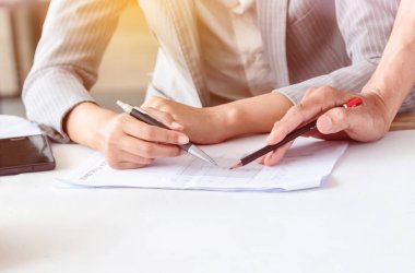 Yeni proje planı için mimar ya da çalışma 