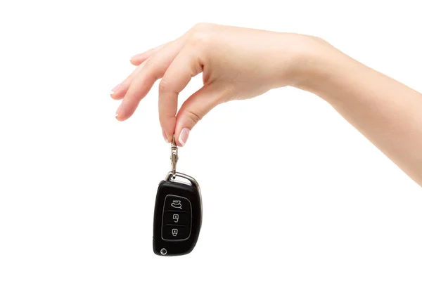 La mano femenina sostiene las llaves del coche . — Foto de Stock