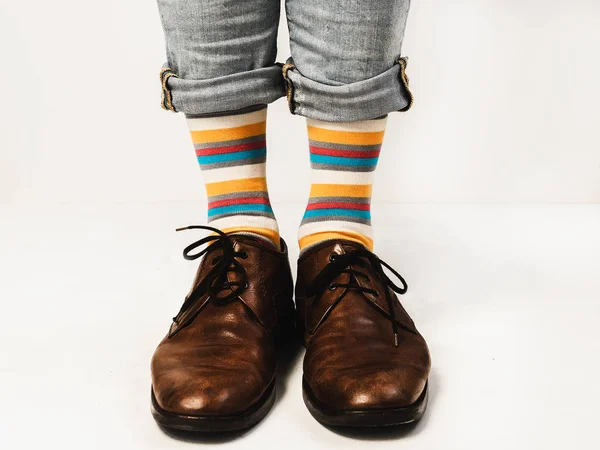 Pernas masculinas em meias brilhantes — Fotografia de Stock