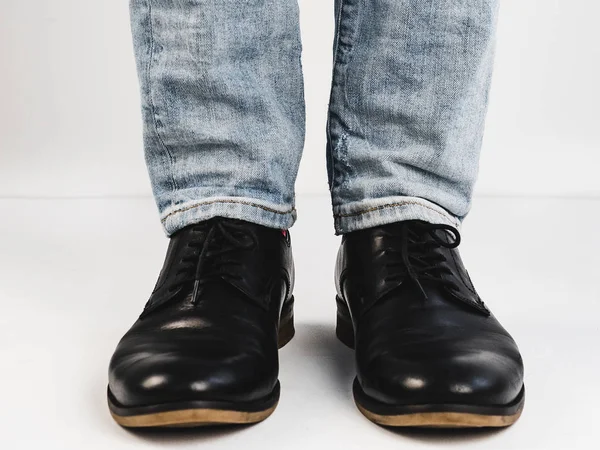 Male legs in black shoes — Stock Photo, Image