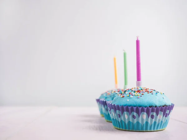 Εορταστική cupcakes με κεριά — Φωτογραφία Αρχείου