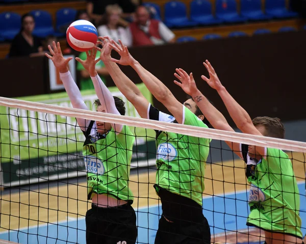 Kaposvar-Pecs mäns volleyboll spel — Stockfoto