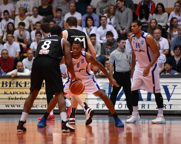 Kaposvar - Pecsi VSK match de basket-ball — Photo