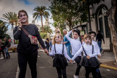 Katılımcılar carnival geçit töreni Las Palmas. Gran Canaria üzerinde 10 Şubat 2018