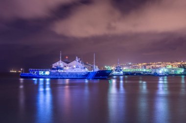 Gece yansıma Las Palmas bağlantı noktası. Şubat 2018. Gran Canaria.