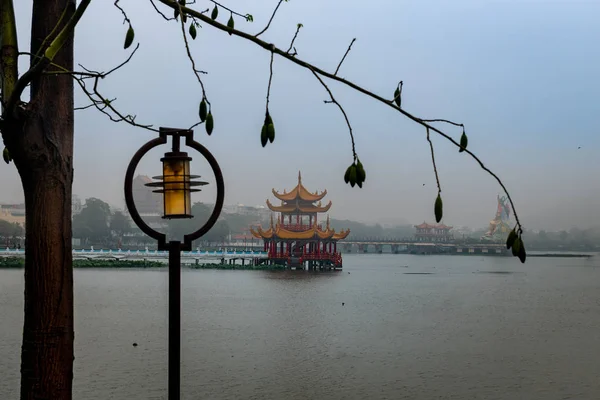 Kaohsiung Taiwan Lotus Pond Dragon Tiger Pagodas Marca 2019 — Zdjęcie stockowe