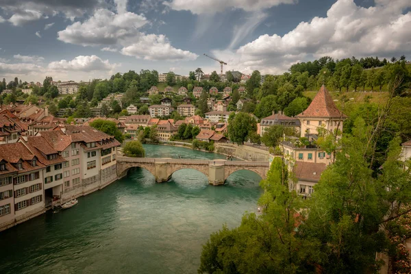 Szcenírozott Nyári Kilátás Építészet Óváros Bern Untertorbrcke Híd Felett Aare — Stock Fotó