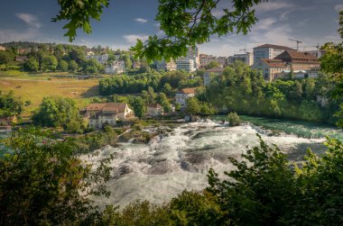 Rhine Falls, Schaffhausen, İsviçre. Ren Şelalesi Avrupa 'nın en büyük şelalesidir..