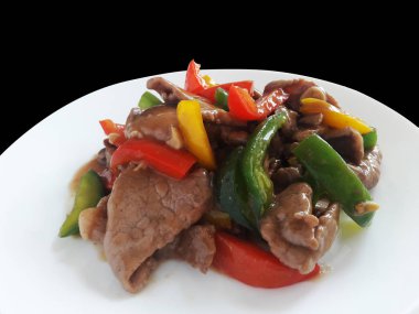 Üç renk biber soslu domuz eti ateş