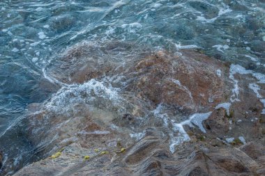 Masmavi deniz ve kayalar, Türkiye'de plaj