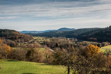 Yeşil alanları, tepeler ve ağaçlar Vadisi