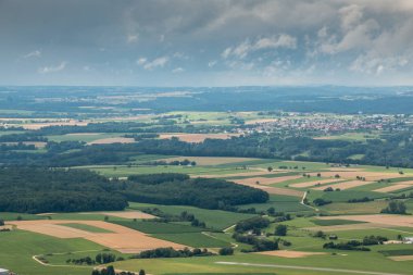 Kuşbakışı Alman alanları, çayırlar, ormanlar ve köyleri