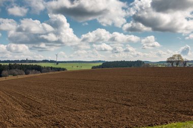 Büyük kahverengi alanları verimli topraklar, yeşil orman ve Rüzgar güç