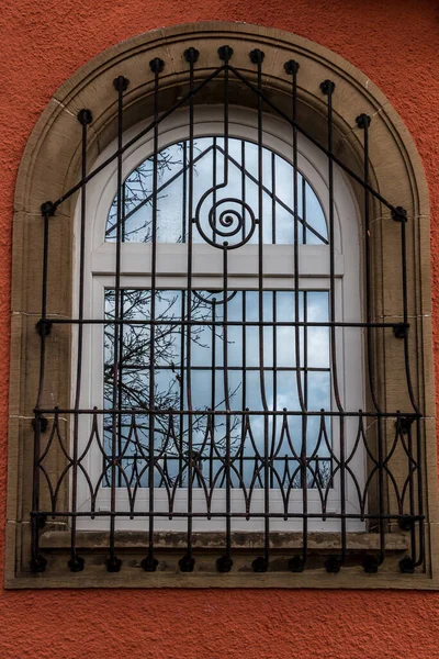 Ventana Edificio Histórico Con Rejilla Hierro — Foto de Stock