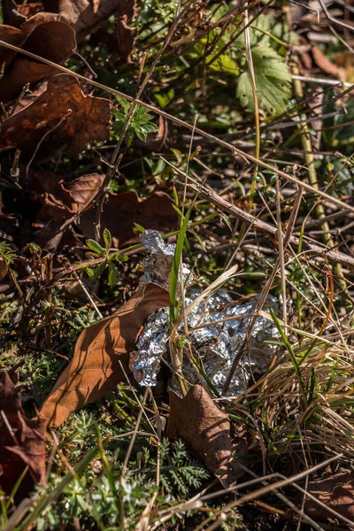 Residuos Plásticos Tirados Medio Naturaleza — Foto de Stock