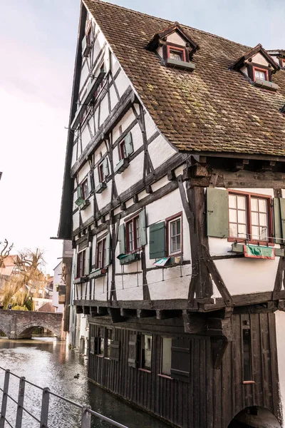 Vieux Bâtiments Historiques Dans Vieille Partie Ville Près Rivière — Photo