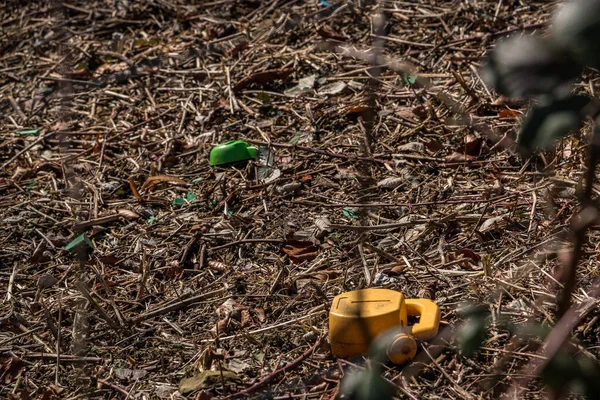 Residuos Plásticos Tirados Medio Naturaleza — Foto de Stock