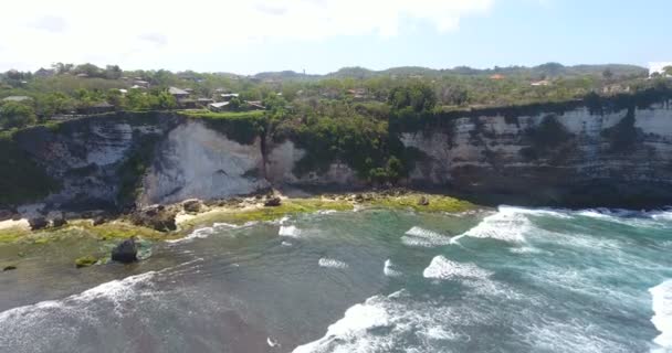 Beautiful stone cliffs, ocean waves and magnificent oceanscape. Aerial top view. Bali, Indonesia. Shot in 4k — Stock Video