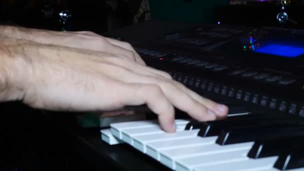 Male hands playing the piano. Man composer touching keys with fingers. Close-up shot. Male hands playing music on piano inside of a restaurant. Full hd — Stock Video