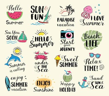 Yaz etiketleri, logolar, çizilmiş Etiketler el ve öğeleri yaz tatil, seyahat, beach tatil, güneş için ayarlayın. Vektör çizim. 