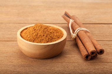 Kabuk tarçın ve toz tarçın