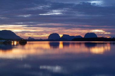 Sam Chong Tai 'de güneş doğmadan önce alacakaranlık manzarası.