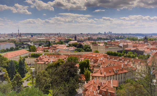Praha a výhledem na město a panorama z Pražského hradu — Stock fotografie