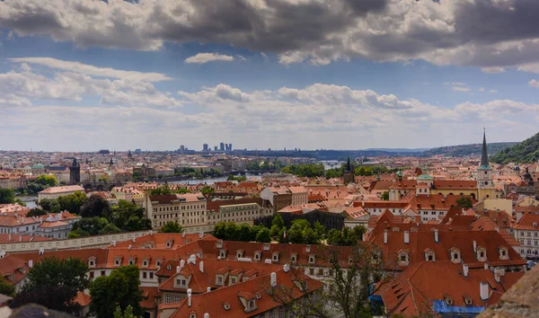 Prag şehir manzaralı ve Prag Kalesi manzarası — Stok fotoğraf