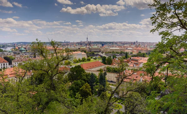 Pohled na město Praha z Pražského hradu — Stock fotografie