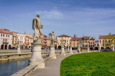 Kent Meydanı ve Padua, İtalya Nisan 2015'ile park