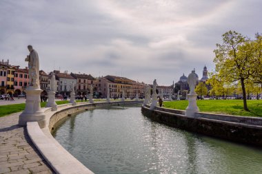 Kent Meydanı ve Padua, İtalya Nisan 2015'ile park