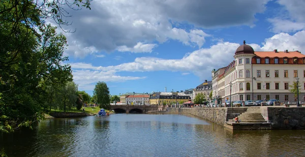 Gothenburg město s mostem a parky zářící na slunci během spri — Stock fotografie