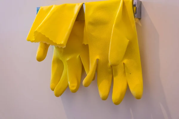 Paar Gele Handhandschoenen Hangend Cleanign Home Zweden — Stockfoto