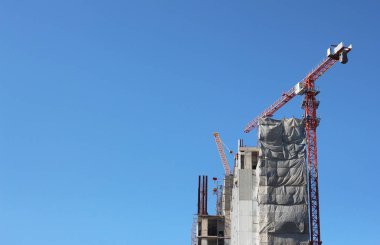 Mavi gökyüzü arka plan ile inşaat