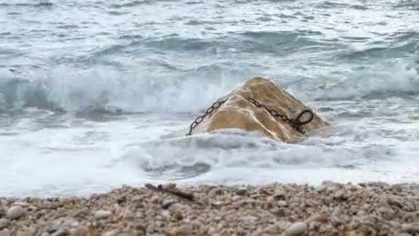 Golven Aan Middellandse Zee Cassis Provence Golven Raakten Rotsblok — Stockvideo