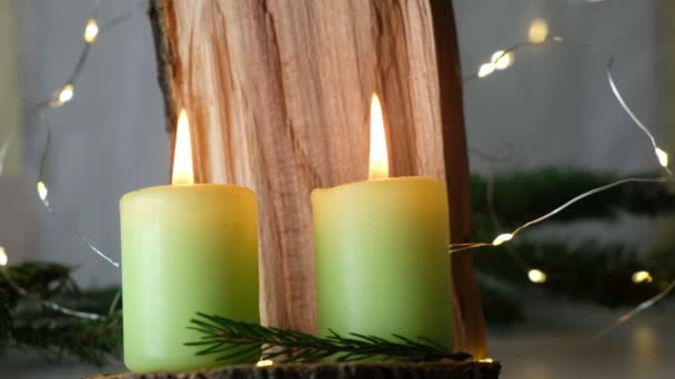 Hipnotizantes Velas Navidad Parpadeantes Sobre Fondo Textura Madera Roble Imagen — Vídeos de Stock